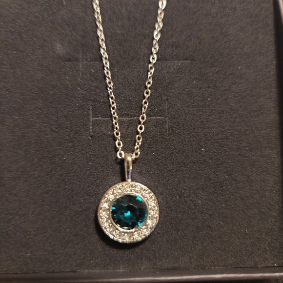 Swarovski Crystals Halo Necklace NWOT - Picture 5 of 7